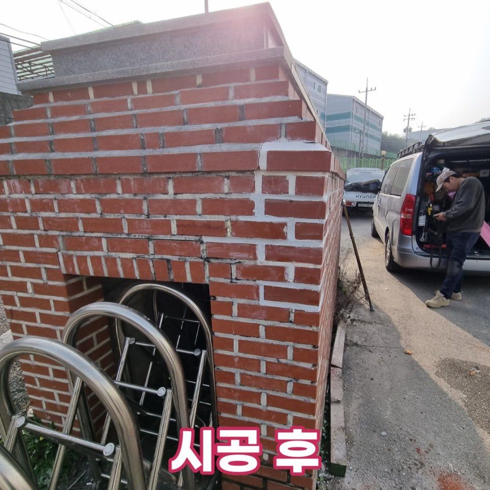 대구 동구 벽돌보수 시공사례 #03 - 칠곡군 벽돌 문주 파손 복원, 화물차가 부딪힌 점토벽돌 마감 후 결과